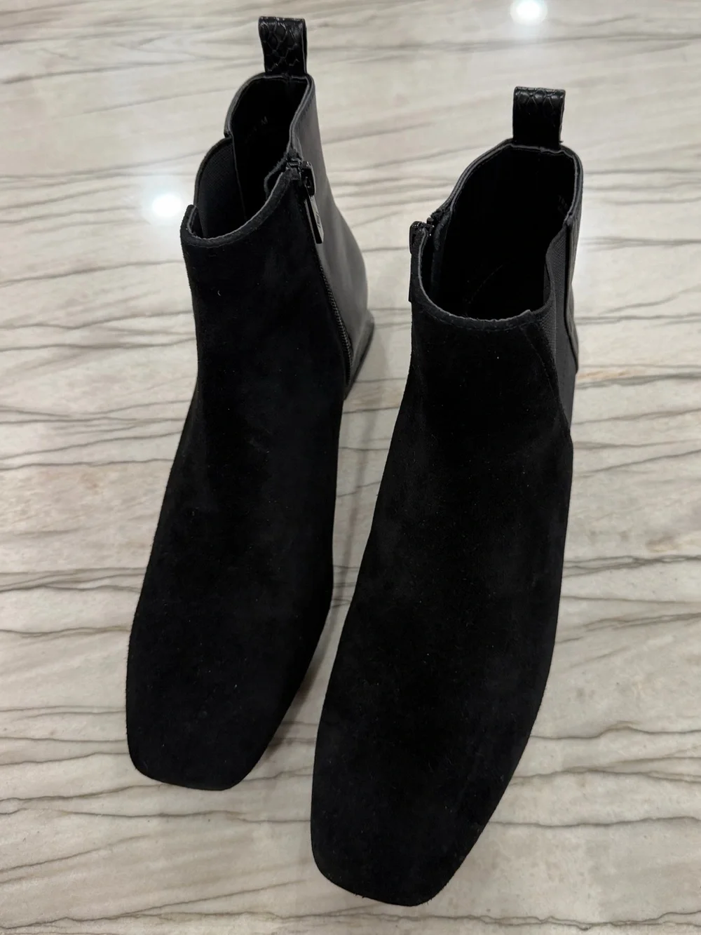 Donald J Pliner Travis Black Suede Chelsea Ankle Boots Snake Heel Size 7